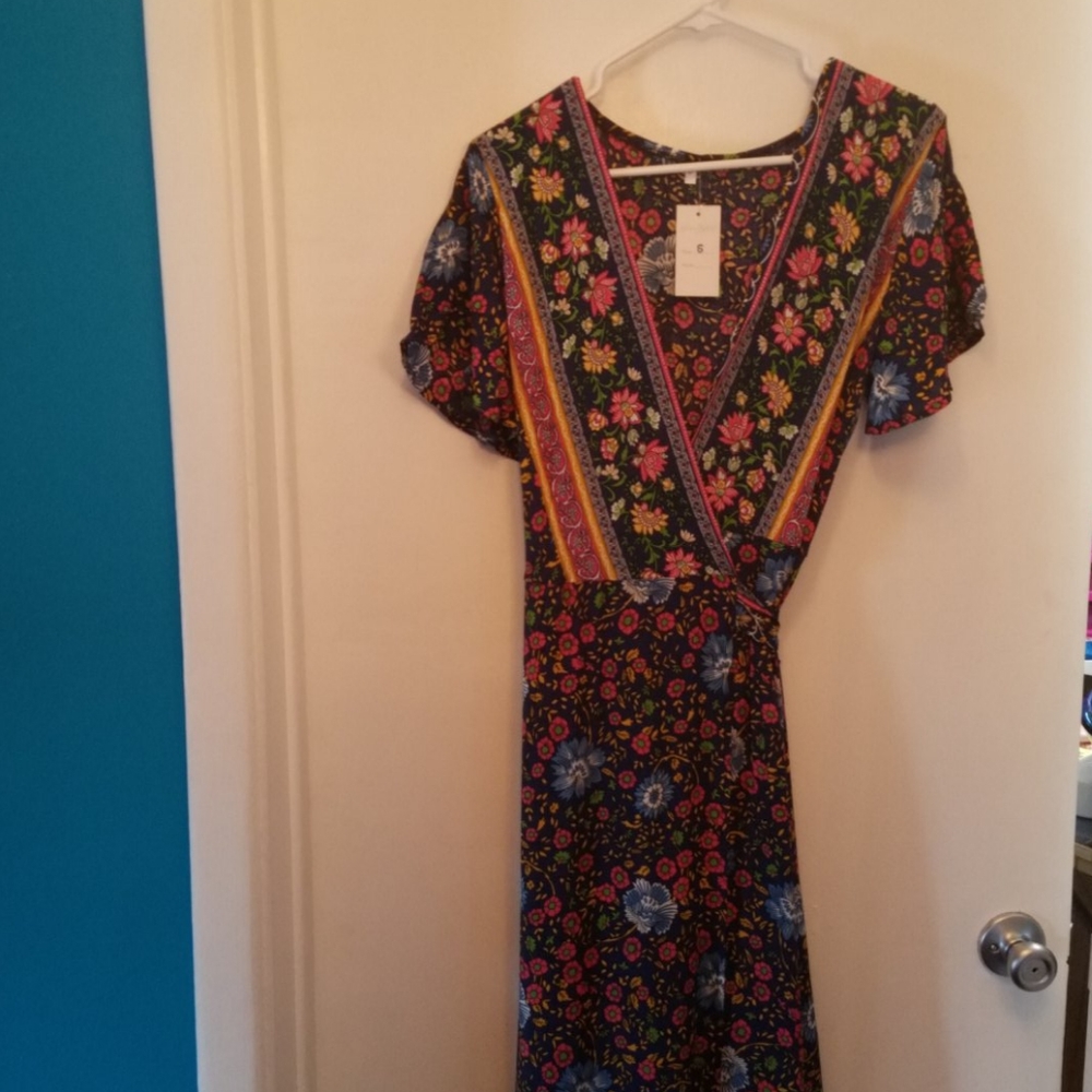 Wrap Dress - Picture 4 of 6